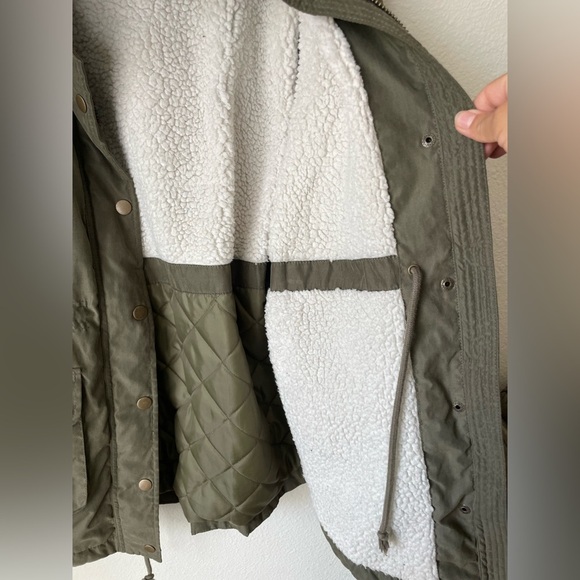 Aeropostale Women's Jacket Olive Green Parka Faux Fur Hood front zip snap button - Picture 4 of 6